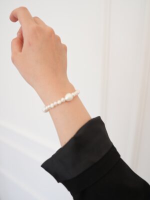 afe9e9556b1b7922c7d7fa33ec7abea8-2.jpg Damla İnci Detaylı Vip Gerçek İnci Bileklik