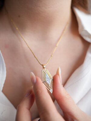 b23e074fe7e6489f3af548f17ba25eff-1.jpg Çelik Gold Renk Zirkon Taşlı Vintage Model Kadın Kolye