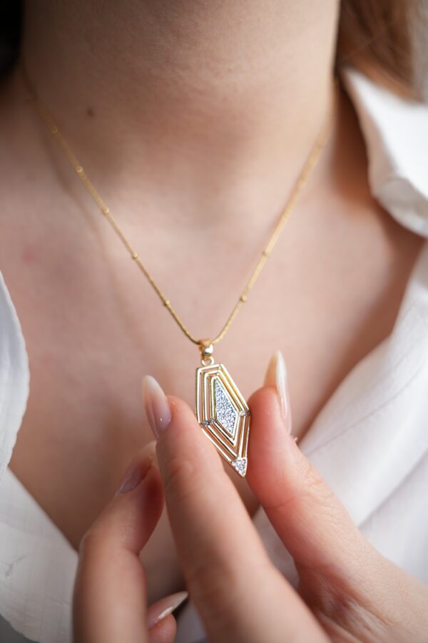 Çelik Gold Renk Zirkon Taşlı Vintage Model Kadın Kolye