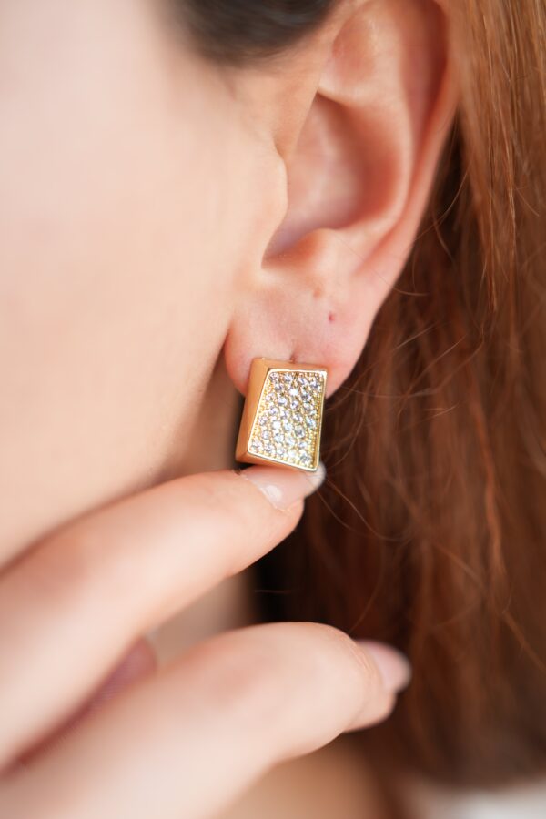 Pirinç Gold Renk Zirkon Taşlı Plaka Model Kadın Küpe