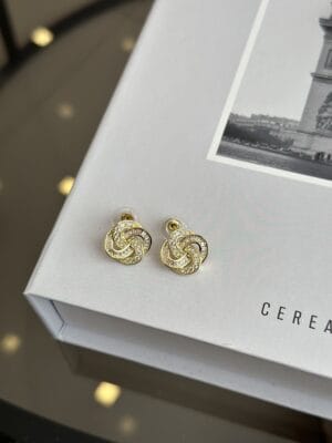 Gold Renk Zirkon Taşlı Sarmal Model Kadın Küpe