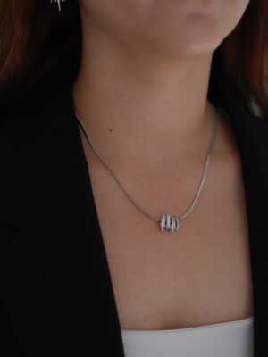 b429f6a8c235bc888691813b247b75cd-1.jpg Gümüş Taş Detaylı Çelik Kolye