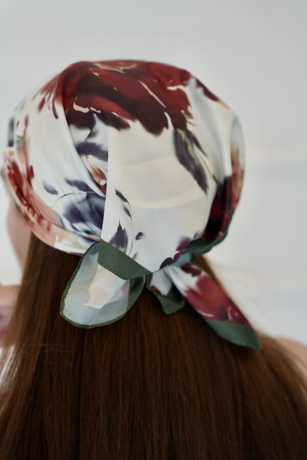 Çiçek Desenli Fular