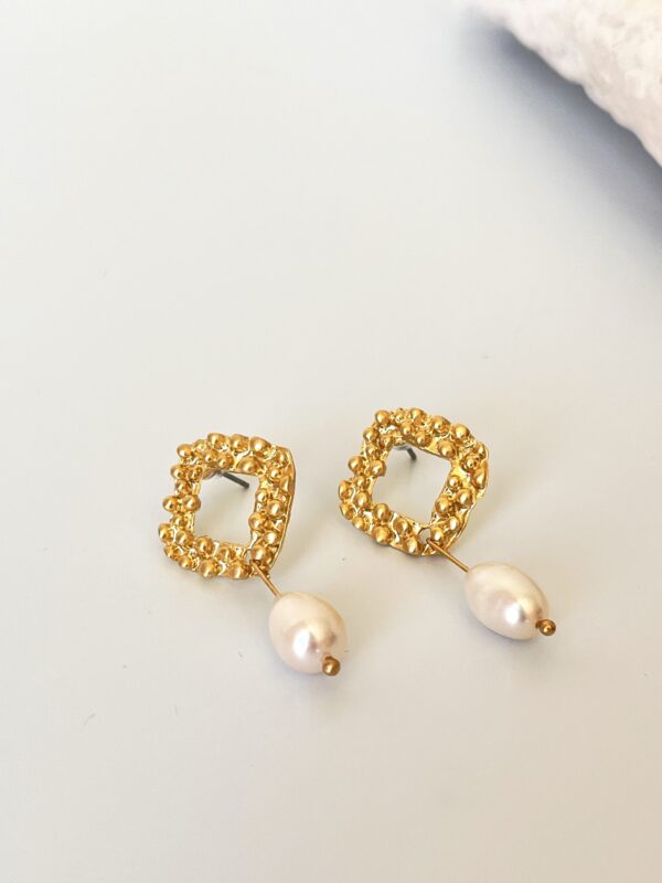 Pirinç Üzeri Mat Altın Kaplama Lily İnci Küpe