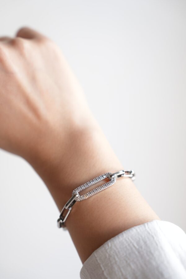 Çelik Gümüş Renk Zirkon Taşlı Kare Zincir Model Kadın Bileklik