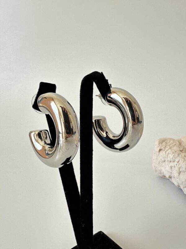 Gümüş Bombeli Kalın Halka Küpe