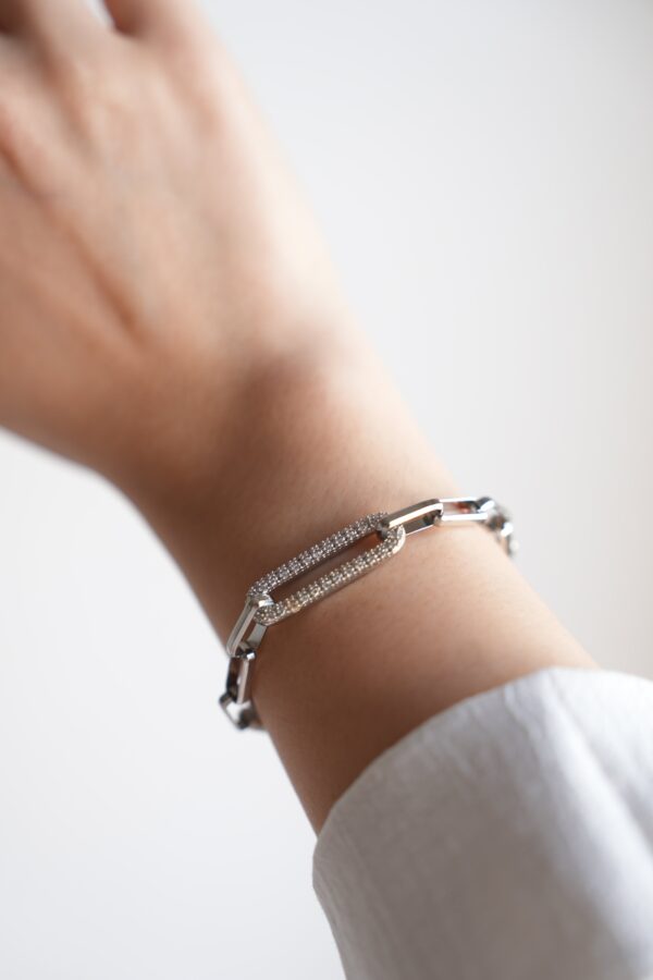 Çelik Gümüş Renk Zirkon Taşlı Kare Zincir Model Kadın Bileklik