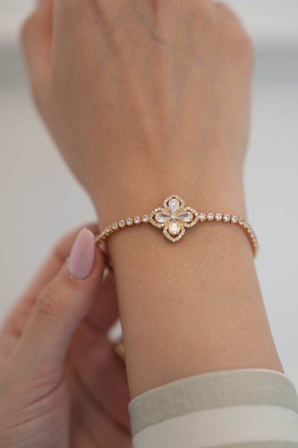 Yonca Zirkon Taşlı Su Yolu Bileklik