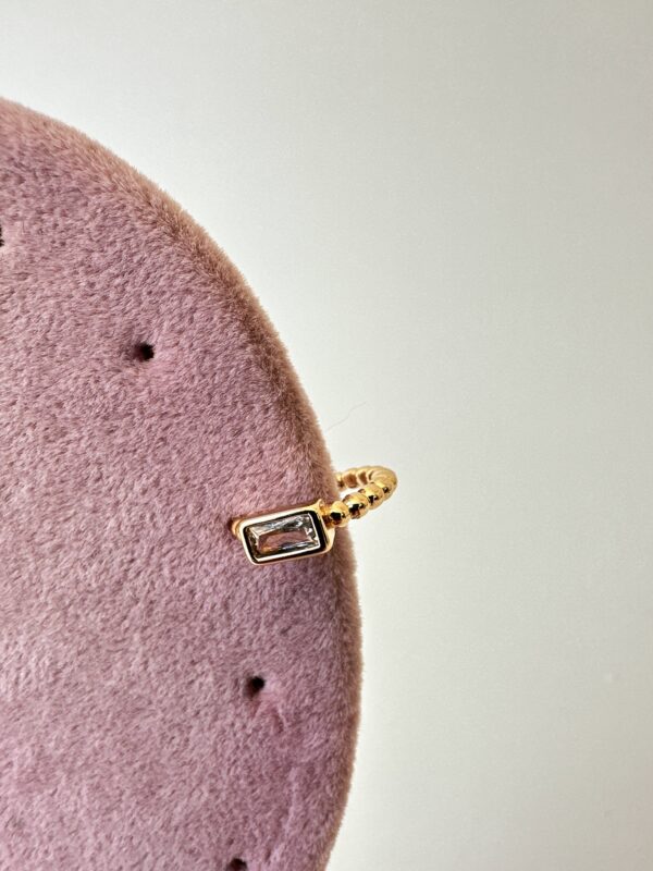 Zirkon Taş Detaylı Kıkırdak Küpe