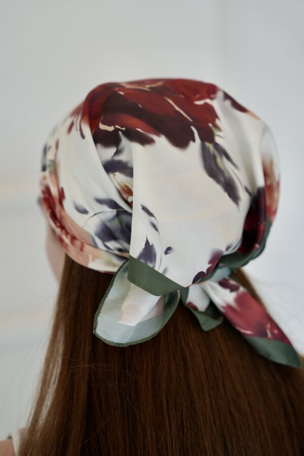 Çiçek Desenli Fular