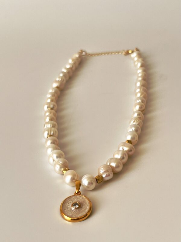 Dorika Detaylı Altın Kaplama Gerçek İnci Choker Kolye