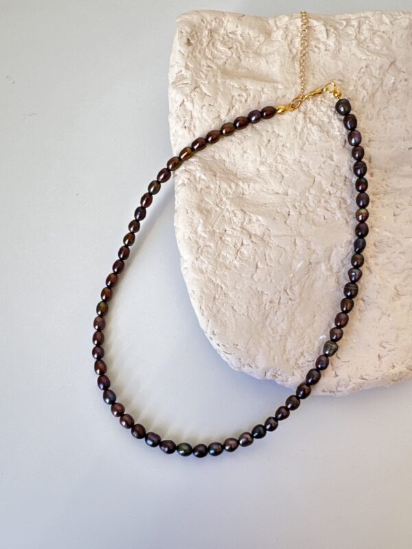 Pirinç Üzeri Altın Kaplama Detaylı Siyah Gerçek Tatlı Su İncisi Kolye