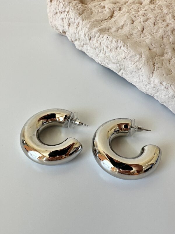 Gümüş Bombeli Kalın Halka Küpe