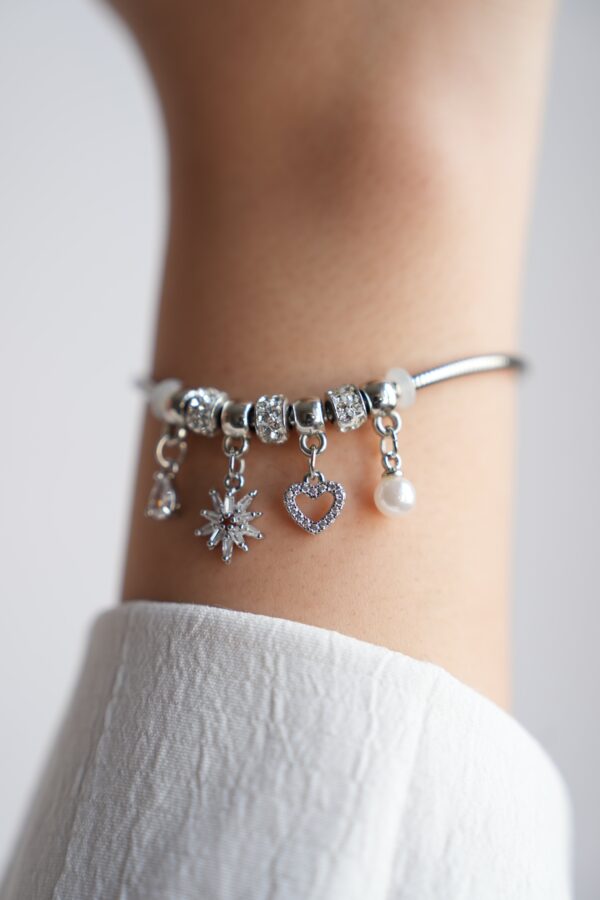 Çelik Gümüş Renk Zincir Sallantı Zirkon Taşlı Kuzey Yıldız Figür Kalp Detay Kadın Bileklik