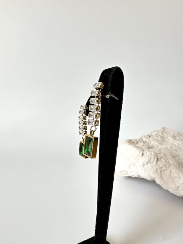 Altın Renk Yeşil Taş Detaylı Çelik Küpe