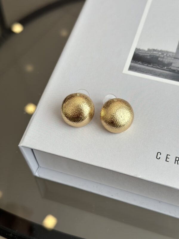 Gold Renk İşleme Detay Top Model Kadın Vip Küpe