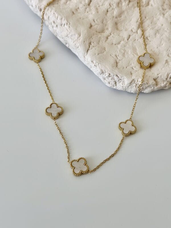 Çelik 5 li Beyaz Yonca Kolye