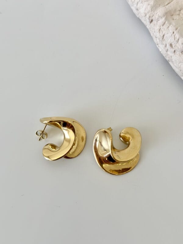 Çelik Midye Eğimli Bombe Küpe