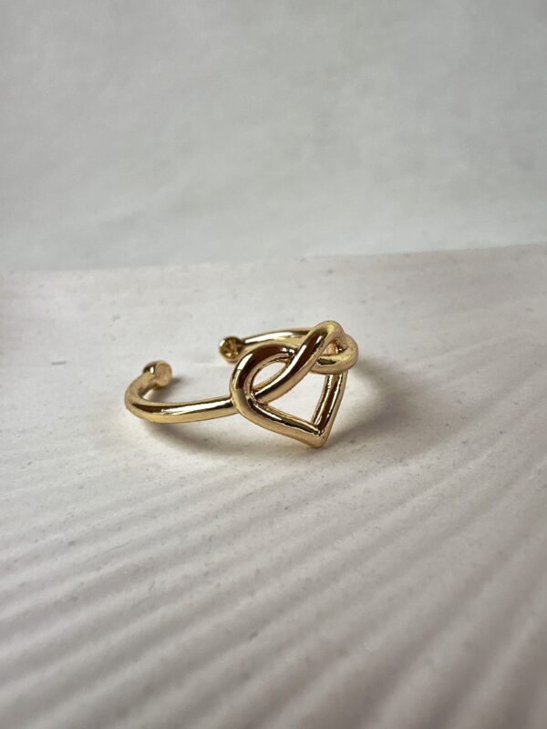 Kalp Detaylı Vip Yüzük