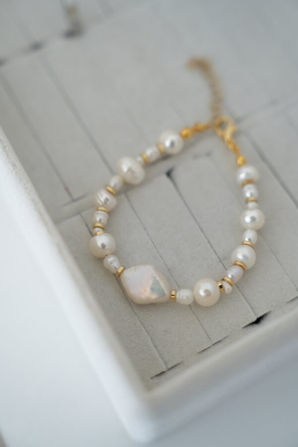 Dorika Detaylı İnci Bileklik