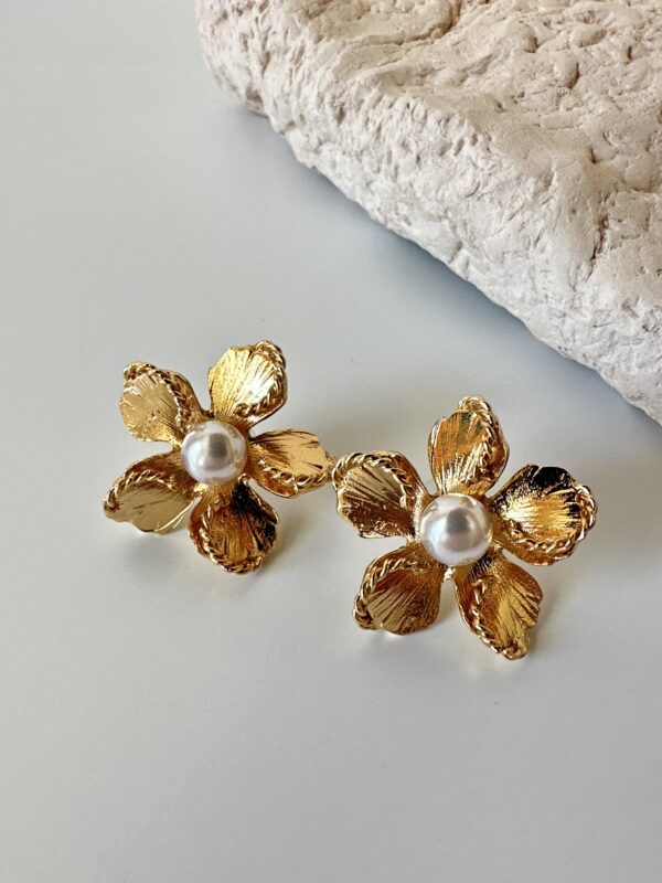 İnci Detaylı Çiçek Küpe