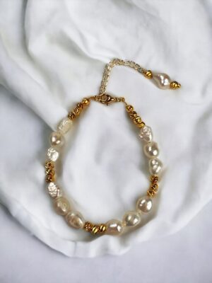 Lara Dorika Detaylı Sakız İnci Bileklik