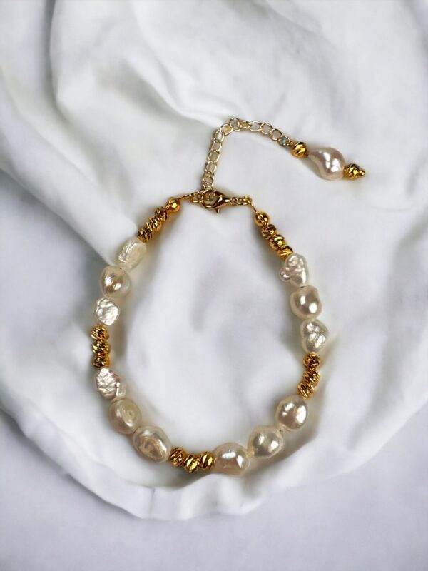 Lara Dorika Detaylı Sakız İnci Bileklik