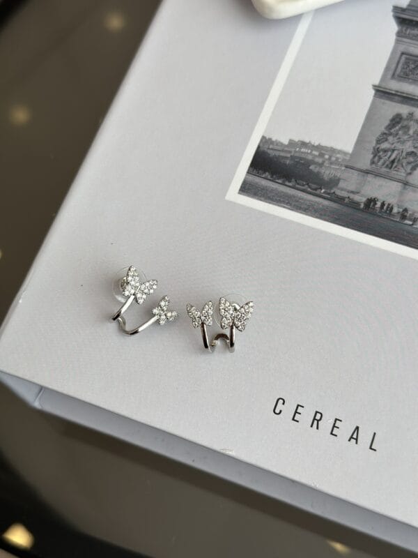 Gümüş Renk Zirkon Taşlı Kelebek Model Kadın Vip Küpe