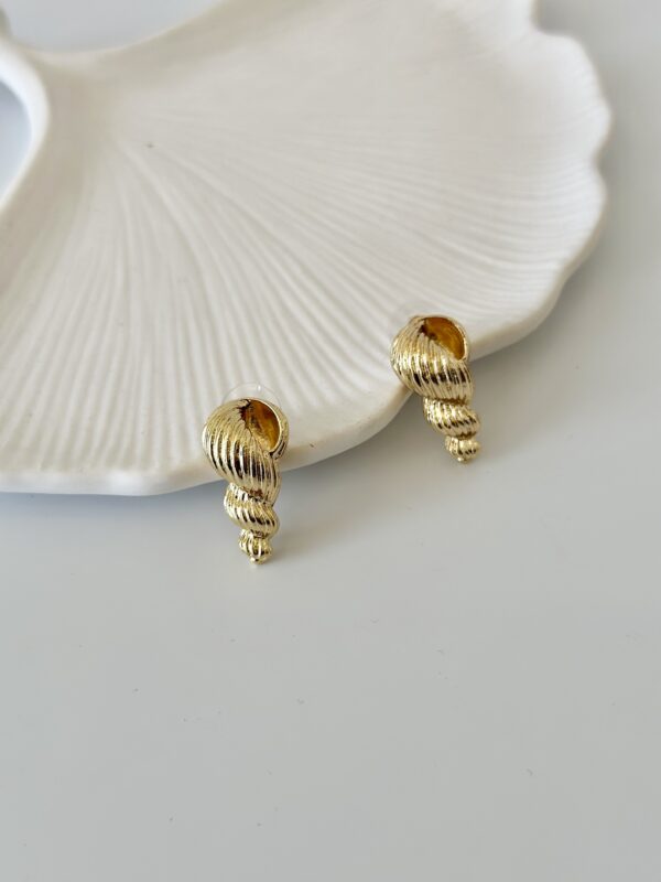 Deniz Kabuğu Çizgili Küpe