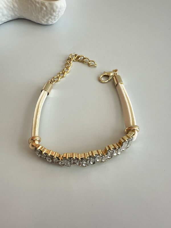 Vip Beyaz Kordonlu Baget Bileklik