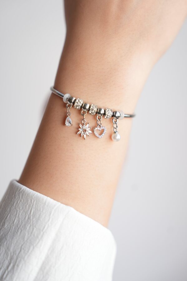 Çelik Gümüş Renk Zincir Sallantı Zirkon Taşlı Kuzey Yıldız Figür Kalp Detay Kadın Bileklik