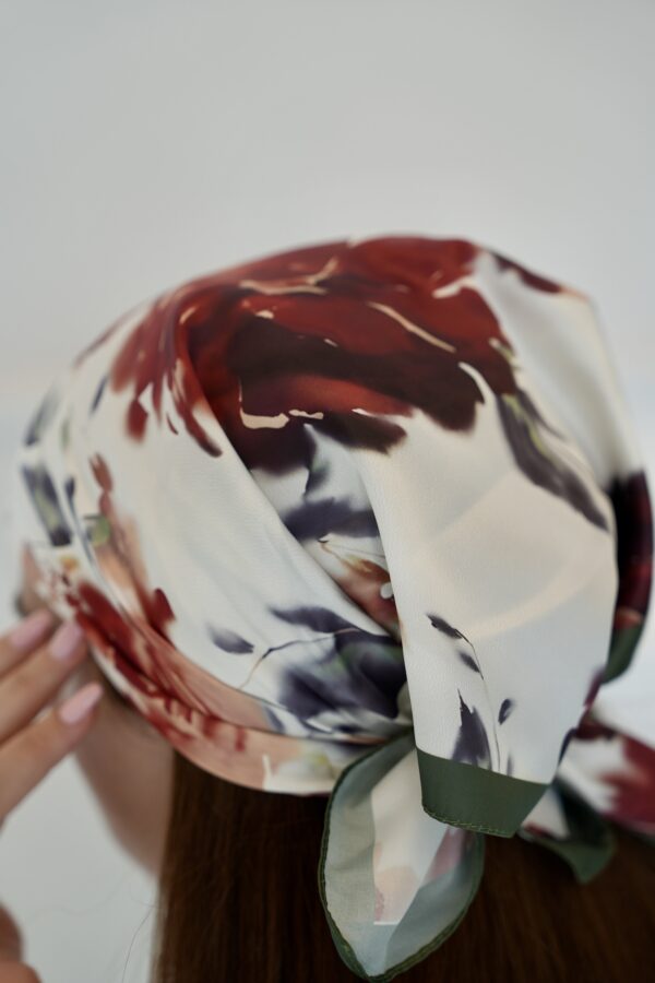 Çiçek Desenli Fular