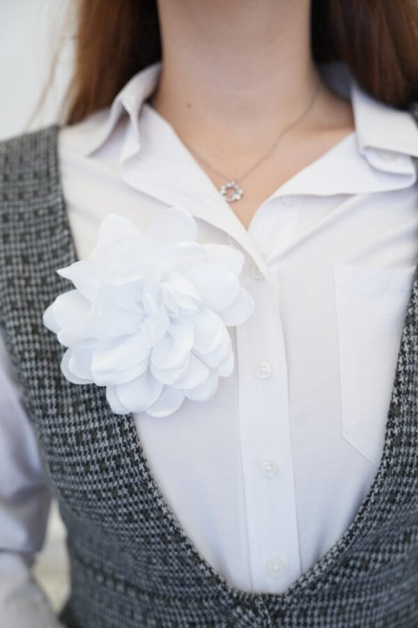 Beyaz Gül Model İğneli Broş