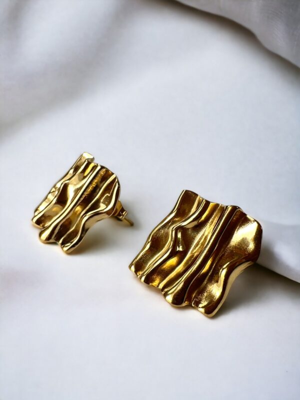 Elizabeth Çelik Küpe