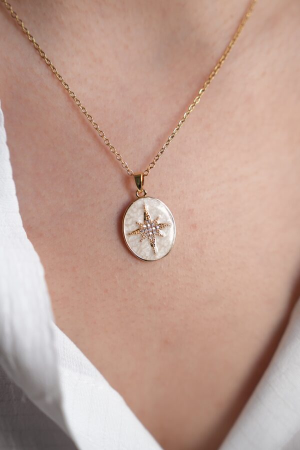 Çelik Gold Renk Zincir Beyaz Mineli Zirkon Taşlı Kutup Yıldız İşlemeli Kadın Kolye