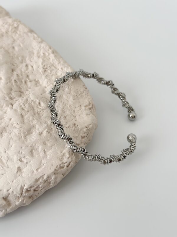 Çelik Gümüş Renk Sarmal Dorika Model Kadın Bileklik