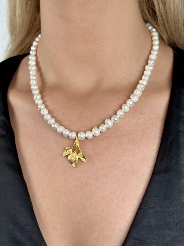 Yaprak Detaylı İnci Kolye