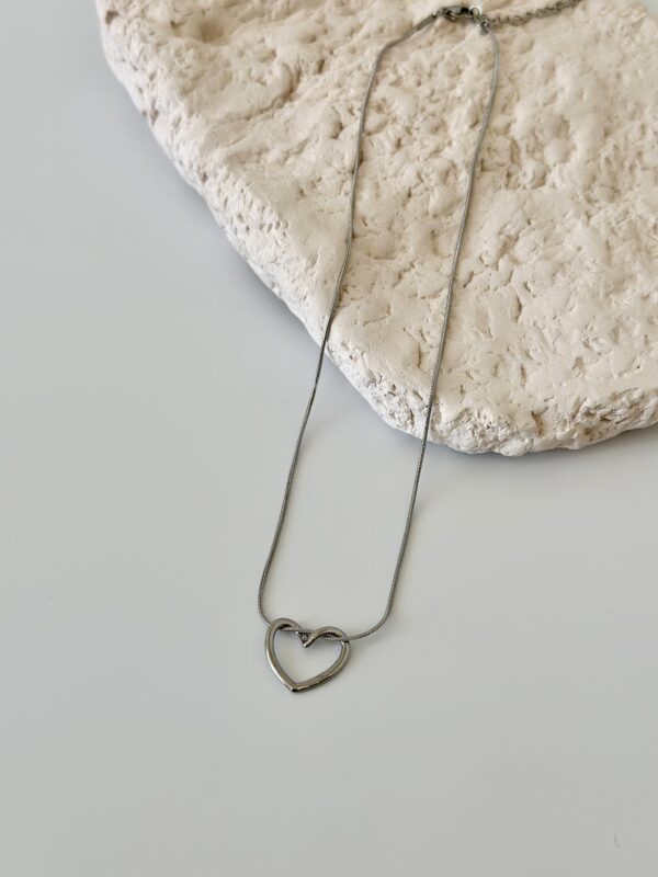 Çelik İçten Geçme Kalp Kolye