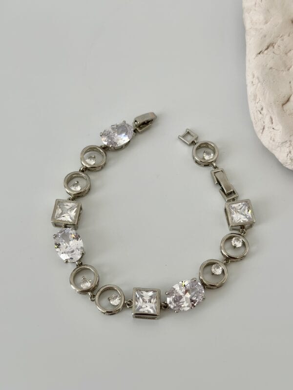 Zirkon Taş Detaylı Gümüş Renkli Çelik Bileklik