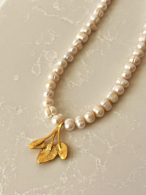 Yaprak Detaylı İnci Kolye