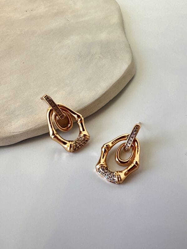 Zirkon Taş Detaylı Vip Küpe