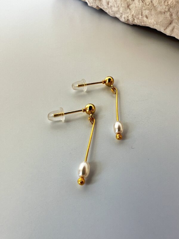 Mayorka İncili Minimal Tasarım Altın Kaplama Küpe