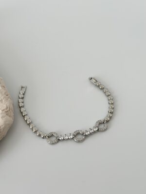 ecdd4bd7d0a08fc1d561b4dc6426341a.jpg Gümüş Renk Zirkon Taşlı Halka Figürlü Topçuk Model Bileklik