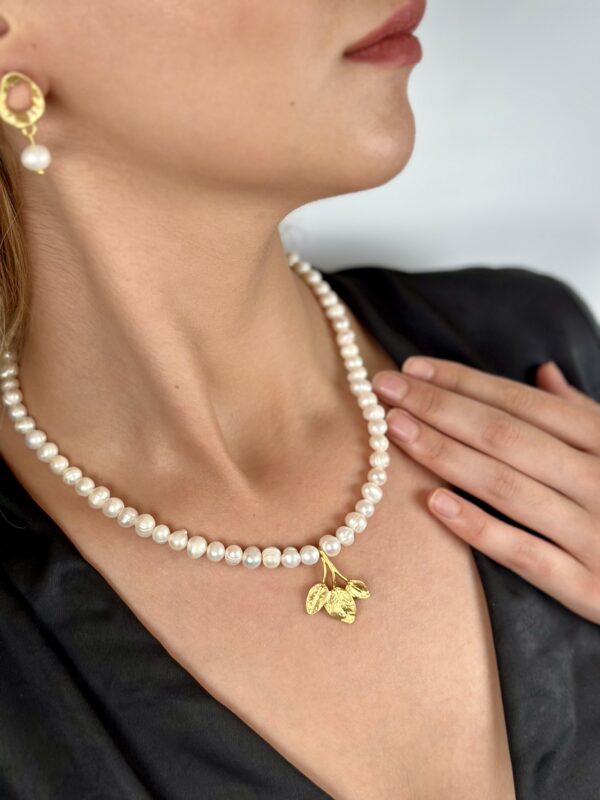 Yaprak Detaylı İnci Kolye
