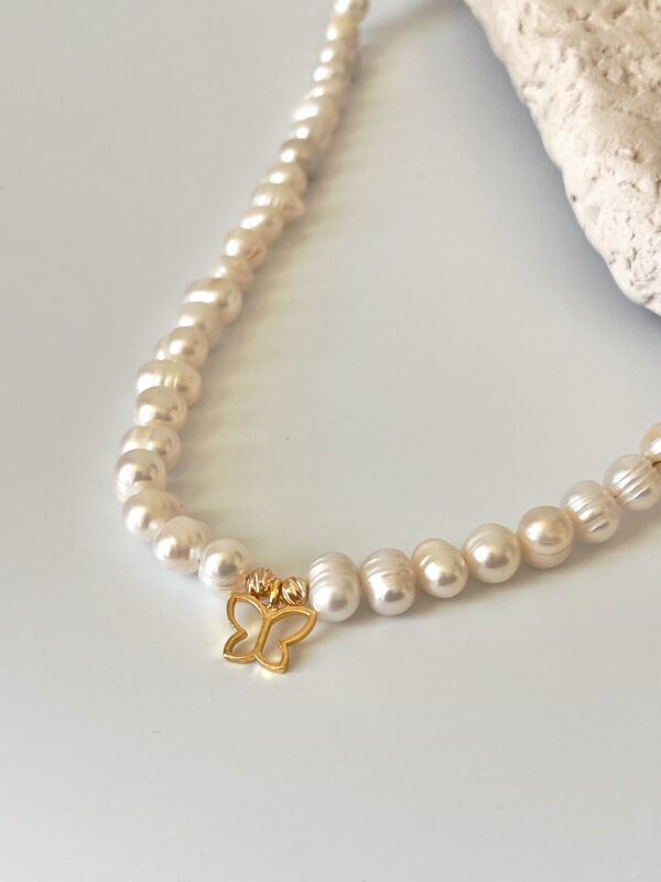 Pirinç Üzeri Altın Kaplama Kelebek Detaylı Gerçek İnci Kolye