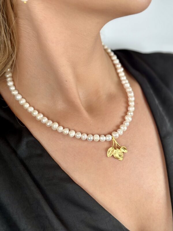 Yaprak Detaylı İnci Kolye