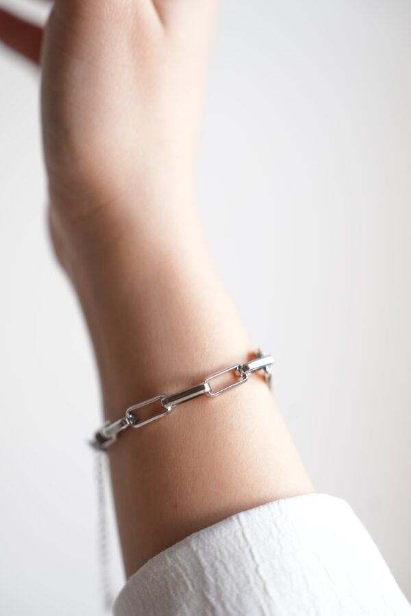 Çelik Gümüş Renk Zirkon Taşlı Kare Zincir Model Kadın Bileklik