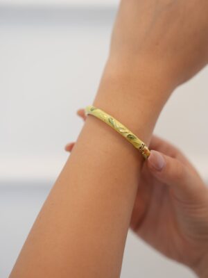 f73b51885d2ec6a9cd98589cd8a655d0-1.jpg Mineli Pirinç Fıstık Yeşili Yaprak Motifli Gold Renk Kadın Kelepçe