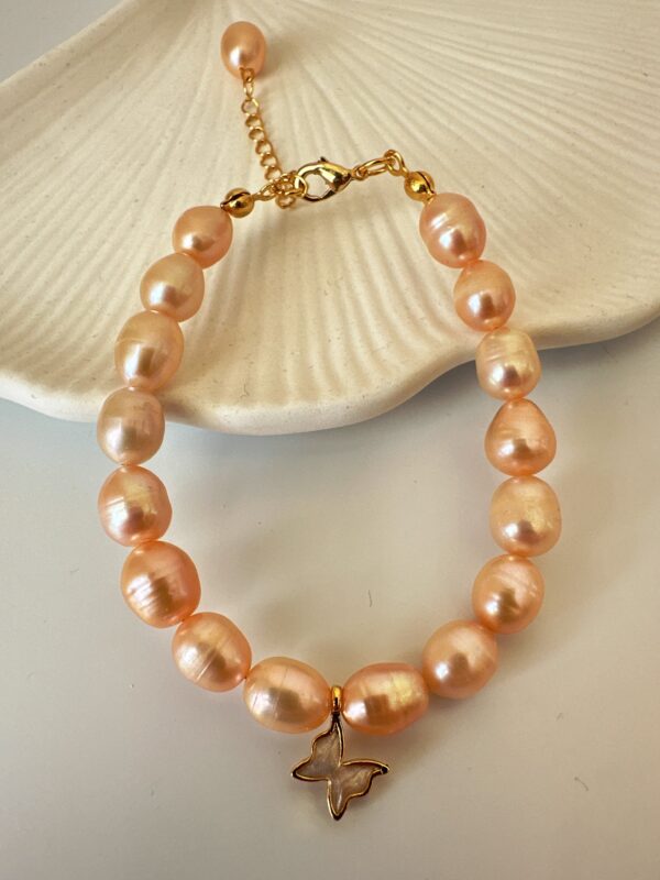 Sedefli Kelebek Detaylı Somon İnci Bileklik