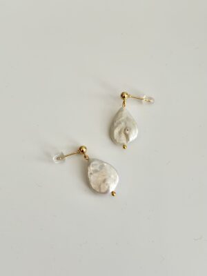 f826c0991801e5e24e3be565a289761a.jpg Barok İnci Detaylı Vip Küpe